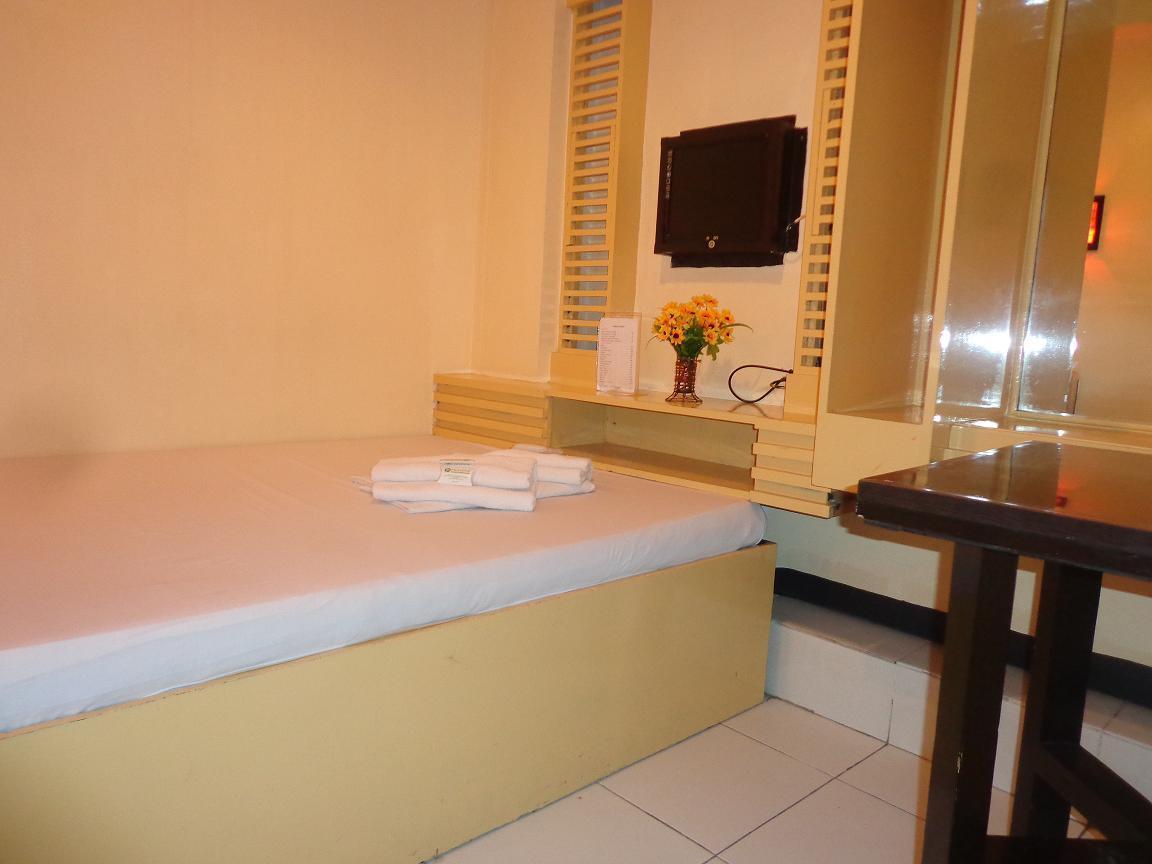 Oyo 191 Paradise Apartelle Hotell Manila Exteriör bild