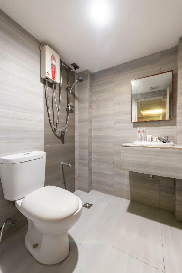 Oyo 191 Paradise Apartelle Hotell Manila Exteriör bild